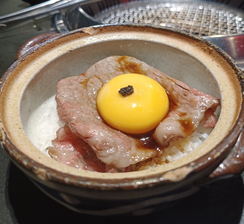 新竹美食山上走走推薦！實測1580無菜單料理，頂級燒肉夢幻水母缸陪吃。