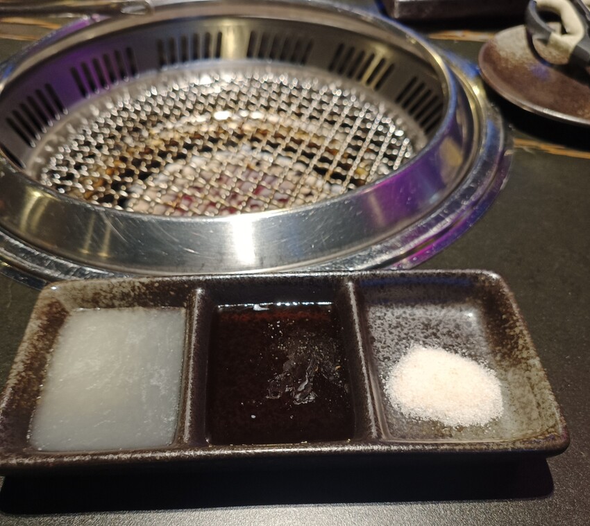 新竹美食山上走走推薦！實測1580無菜單料理，頂級燒肉夢幻水母缸陪吃。