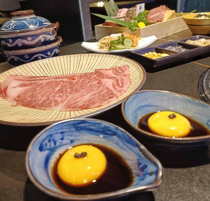 新竹美食山上走走推薦！實測1580無菜單料理，頂級燒肉夢幻水母缸陪吃。