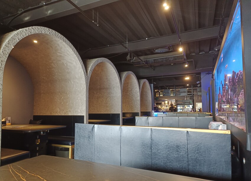 新竹美食山上走走推薦！實測1580無菜單料理，頂級燒肉夢幻水母缸陪吃。