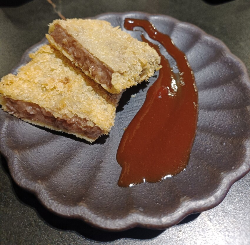 新竹美食山上走走推薦！實測1580無菜單料理，頂級燒肉夢幻水母缸陪吃。