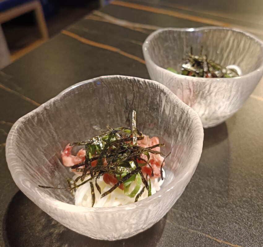 新竹美食山上走走推薦！實測1580無菜單料理，頂級燒肉夢幻水母缸陪吃。