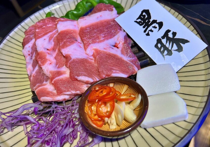 好吃到不行、要訂位才吃的到❗新竹美食，山上走走日式無菜單燒肉專門店，精緻又不貴的海底世界燒肉饗宴