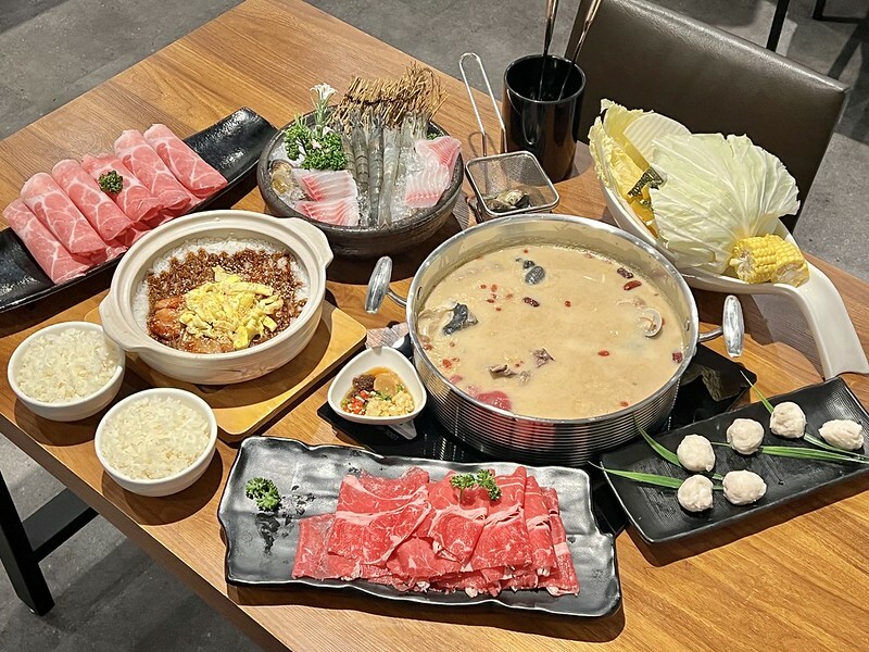 （大園美食）蒸煮流胡椒豬肚雞鍋～招牌胡椒豬肚烏骨雞湯底、現蒸現撈仔超青海鮮、沒有訂位可是吃不到的喔～蒸煮流菜單