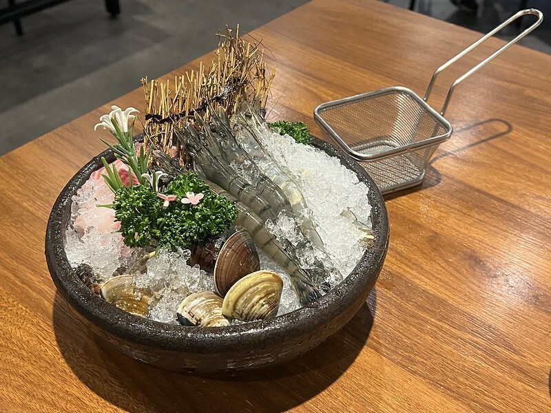 （大園美食）蒸煮流胡椒豬肚雞鍋～招牌胡椒豬肚烏骨雞湯底、現蒸現撈仔超青海鮮、沒有訂位可是吃不到的喔～蒸煮流菜單