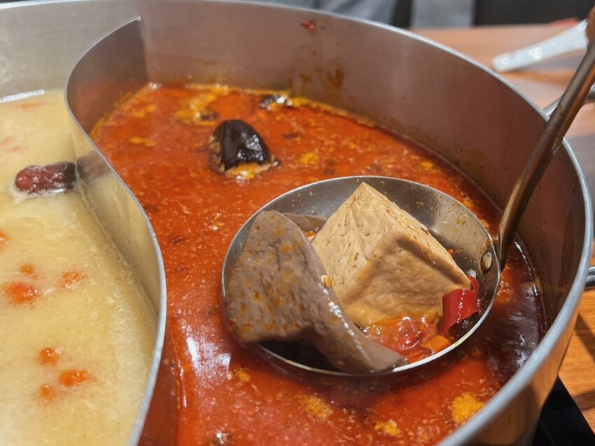 [ 桃園食記 ] 蒸煮流胡椒豬肚雞鍋｜桃園好喝胡椒豬肚雞推薦