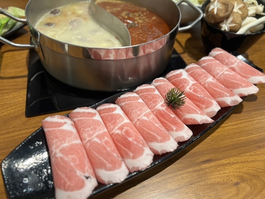[ 桃園食記 ] 蒸煮流胡椒豬肚雞鍋｜桃園好喝胡椒豬肚雞推薦