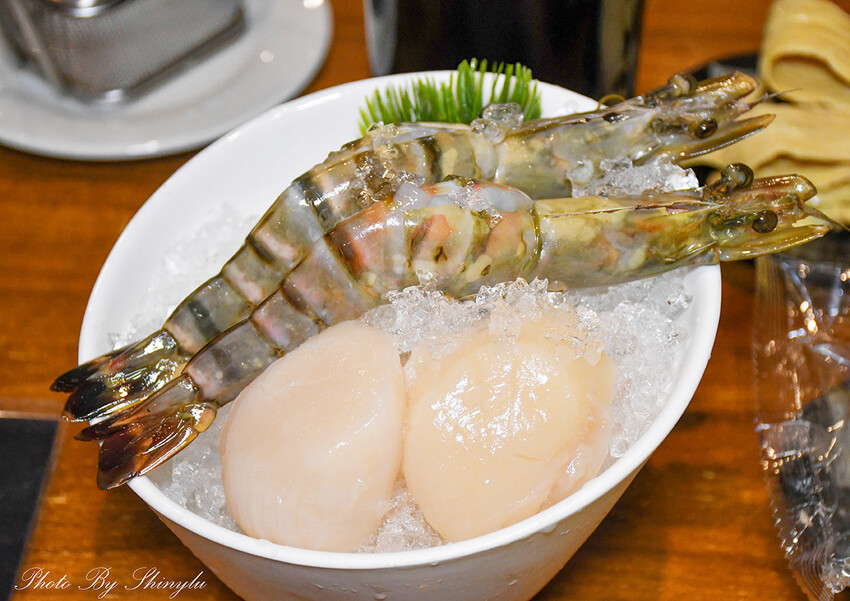 乳白色湯頭淡淡胡椒香、濃郁又甘甜