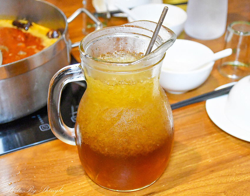 乳白色湯頭淡淡胡椒香、濃郁又甘甜