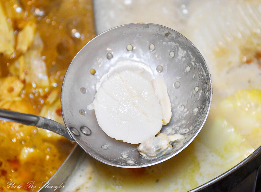 乳白色湯頭淡淡胡椒香、濃郁又甘甜