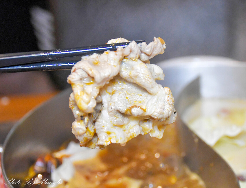 乳白色湯頭淡淡胡椒香、濃郁又甘甜