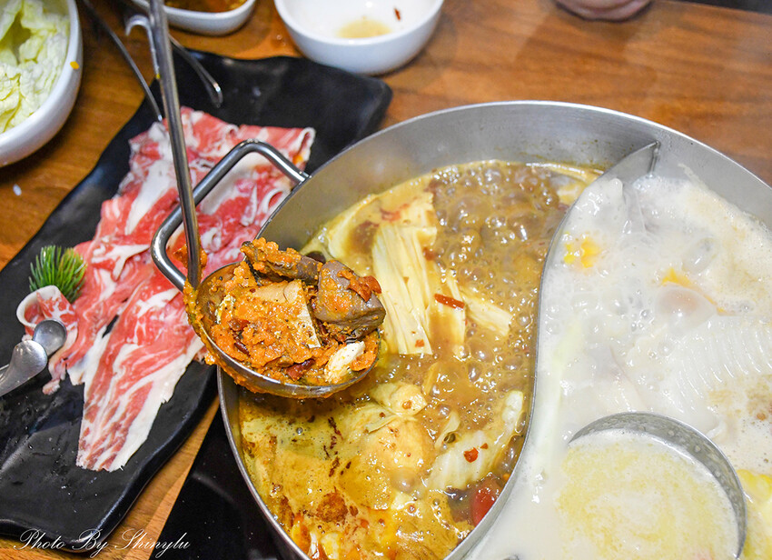 乳白色湯頭淡淡胡椒香、濃郁又甘甜