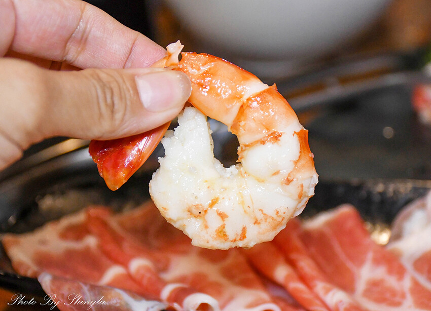 乳白色湯頭淡淡胡椒香、濃郁又甘甜