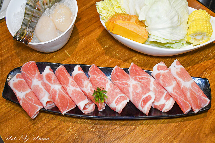 乳白色湯頭淡淡胡椒香、濃郁又甘甜