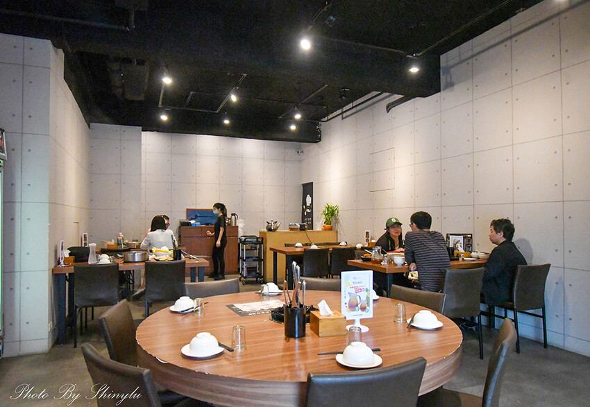 乳白色湯頭淡淡胡椒香、濃郁又甘甜