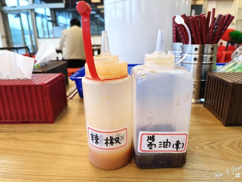 宜蘭玉里臭豆腐礁溪旗艦店》酥脆外皮超唰嘴,泡菜+蘿蔔絲+九層塔一起吃更對味｜點餐攻略,營業時間,菜單價目