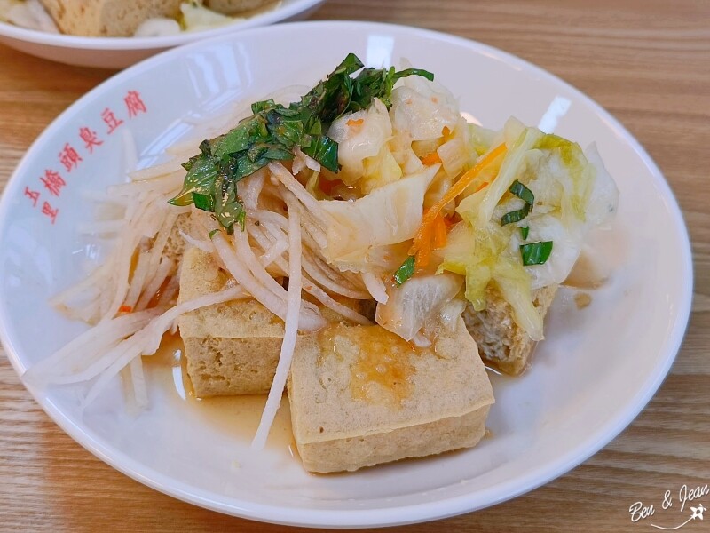 宜蘭玉里臭豆腐礁溪旗艦店》酥脆外皮超唰嘴,泡菜+蘿蔔絲+九層塔一起吃更對味｜點餐攻略,營業時間,菜單價目