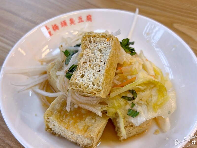 宜蘭玉里臭豆腐礁溪旗艦店》酥脆外皮超唰嘴,泡菜+蘿蔔絲+九層塔一起吃更對味｜點餐攻略,營業時間,菜單價目