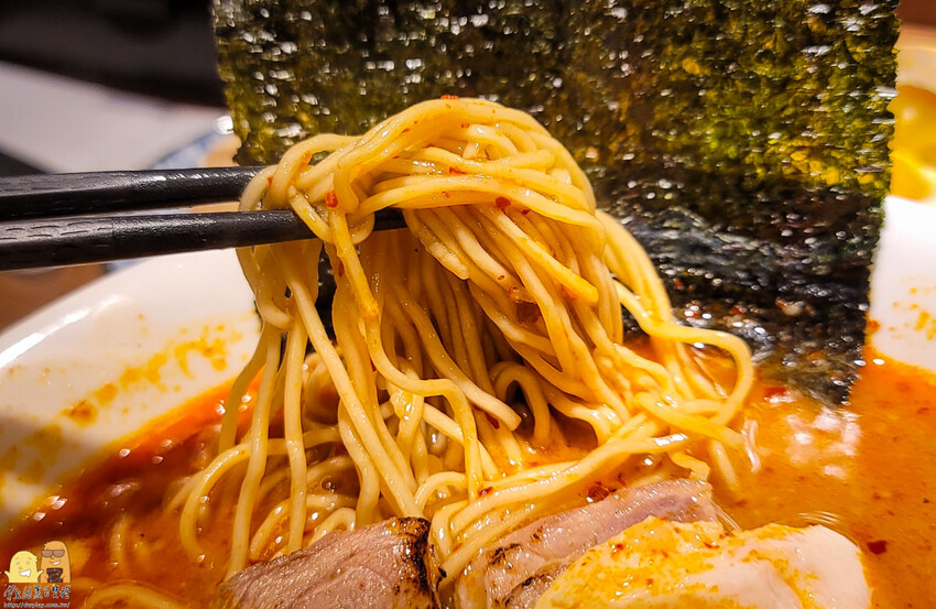松山民生社區平價美味拉麵-長生塩人,金黃湯底加上雞豬叉燒,一碗不用200元,營業到深夜,台北宵夜好選擇