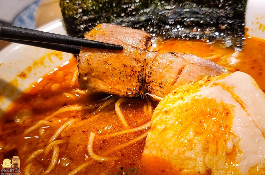 松山民生社區平價美味拉麵-長生塩人,金黃湯底加上雞豬叉燒,一碗不用200元,營業到深夜,台北宵夜好選擇