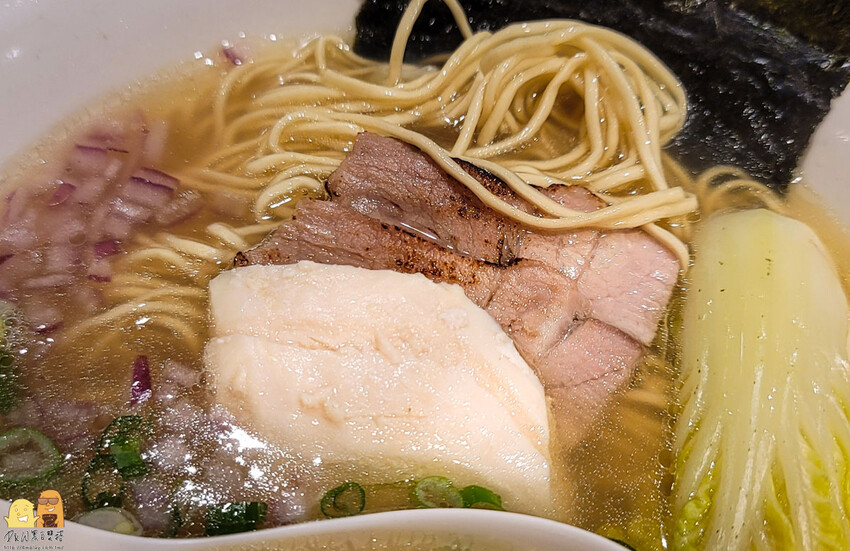 松山民生社區平價美味拉麵-長生塩人,金黃湯底加上雞豬叉燒,一碗不用200元,營業到深夜,台北宵夜好選擇