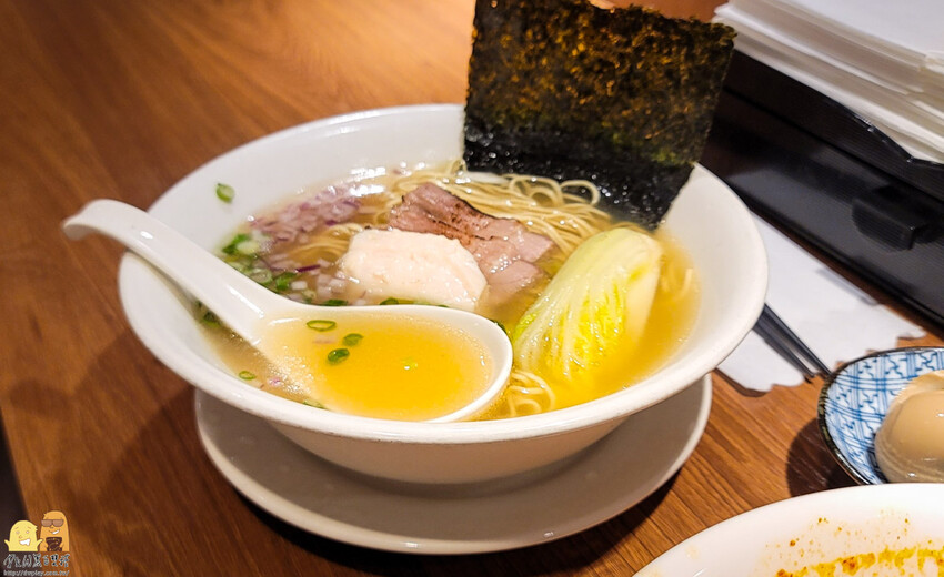 松山民生社區平價美味拉麵-長生塩人,金黃湯底加上雞豬叉燒,一碗不用200元,營業到深夜,台北宵夜好選擇