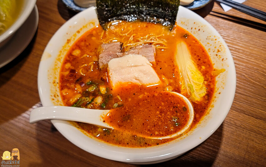 松山民生社區平價美味拉麵-長生塩人,金黃湯底加上雞豬叉燒,一碗不用200元,營業到深夜,台北宵夜好選擇