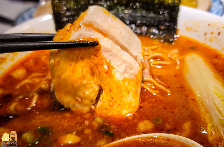 松山民生社區平價美味拉麵-長生塩人,金黃湯底加上雞豬叉燒,一碗不用200元,營業到深夜,台北宵夜好選擇