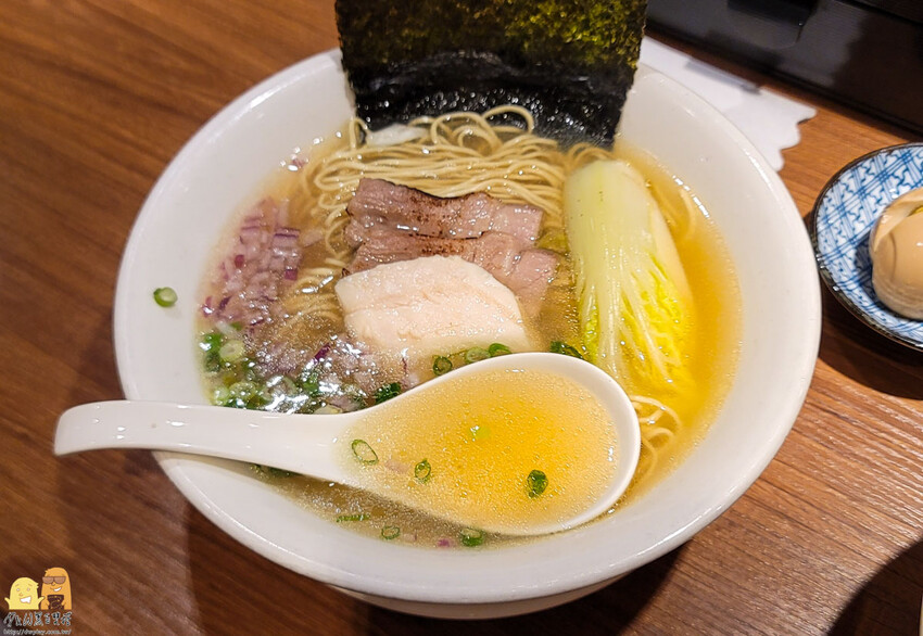 松山民生社區平價美味拉麵-長生塩人,金黃湯底加上雞豬叉燒,一碗不用200元,營業到深夜,台北宵夜好選擇