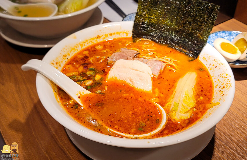 松山民生社區平價美味拉麵-長生塩人,金黃湯底加上雞豬叉燒,一碗不用200元,營業到深夜,台北宵夜好選擇