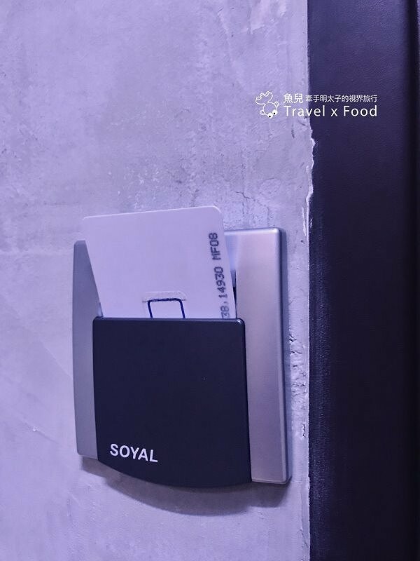 火車站前交通便利，鄰近夜市與各大景點，走下樓就有美食｜樂高主題風、獨具一格的背包客房各種房型，來去 J