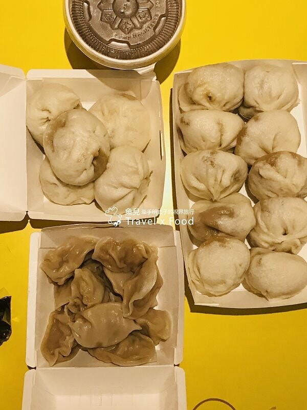 火車站前交通便利，鄰近夜市與各大景點，走下樓就有美食｜樂高主題風、獨具一格的背包客房各種房型，來去 J