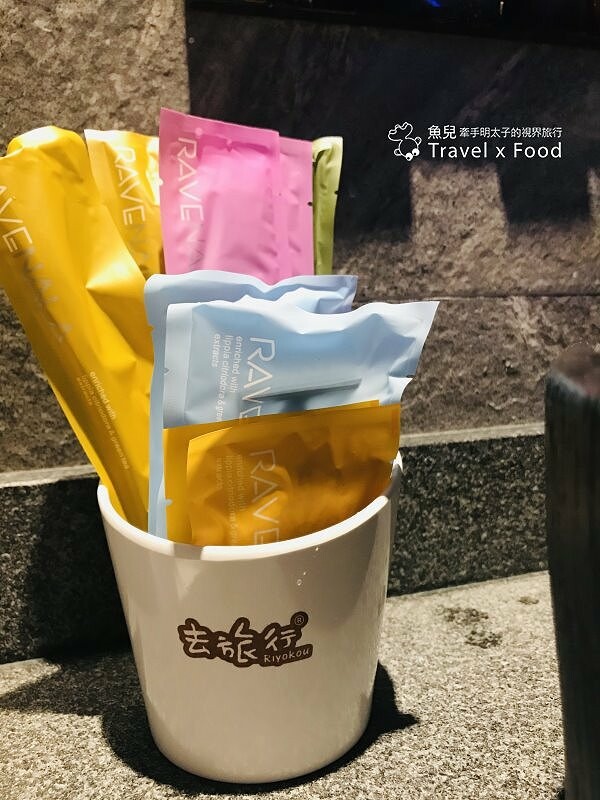 火車站前交通便利，鄰近夜市與各大景點，走下樓就有美食｜樂高主題風、獨具一格的背包客房各種房型，來去 J