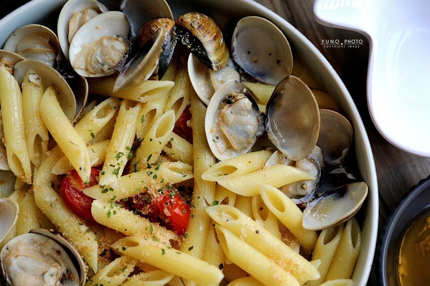 pizza控看過來!現點現作手作披薩 窯燒後的餅皮香讓人口水直流|默爾pasta pizza-誠品新板店(2023新北板橋