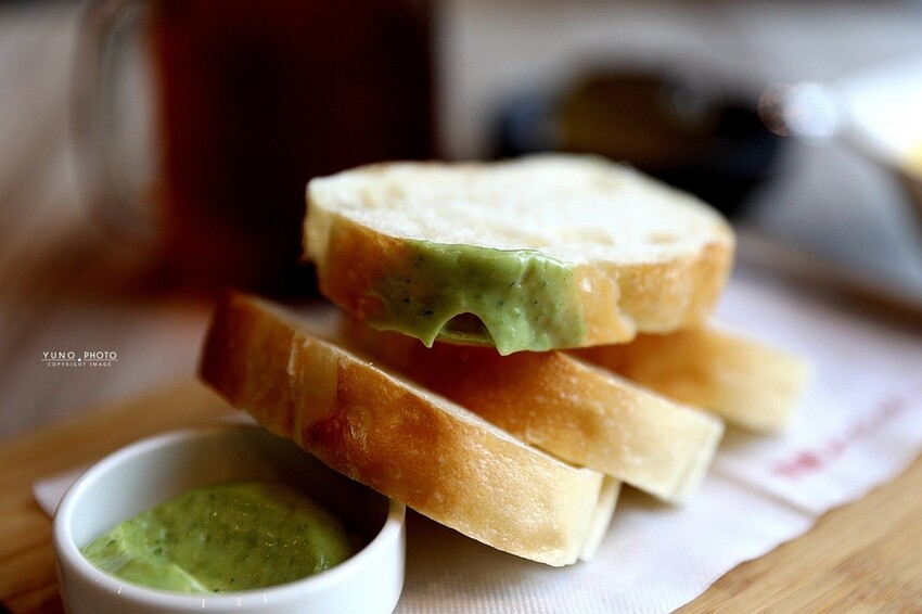 pizza控看過來!現點現作手作披薩 窯燒後的餅皮香讓人口水直流|默爾pasta pizza-誠品新板店(2023新北板橋