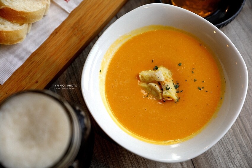 pizza控看過來!現點現作手作披薩 窯燒後的餅皮香讓人口水直流|默爾pasta pizza-誠品新板店(2023新北板橋