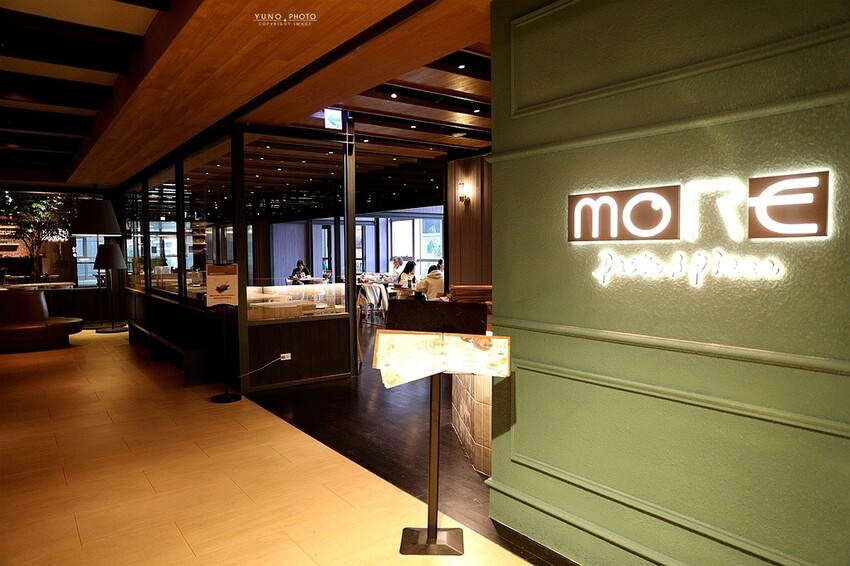 pizza控看過來!現點現作手作披薩 窯燒後的餅皮香讓人口水直流|默爾pasta pizza-誠品新板店(2023新北板橋