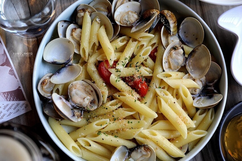 pizza控看過來!現點現作手作披薩 窯燒後的餅皮香讓人口水直流|默爾pasta pizza-誠品新板店(2023新北板橋