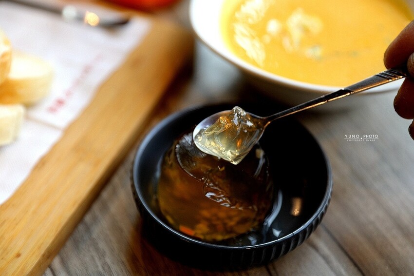 pizza控看過來!現點現作手作披薩 窯燒後的餅皮香讓人口水直流|默爾pasta pizza-誠品新板店(2023新北板橋