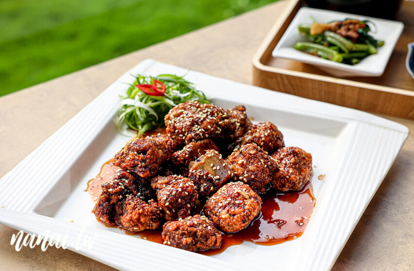 帶狗狗一起去台式熱炒寵物友善餐廳,還有超大草坪可以跑跳放風,重點開到晚上23:00,晚上肚子餓救星,台中野沐私房菜