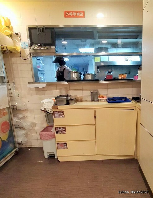 「三商巧福」敦北店---新品上市「香滷豬棒腿麵」(Pork legs noodle store, Taipei, Taiwan, SJKen, Jan 6, 2022.