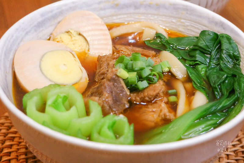 宅配美食｜彷彿現煮的美味！濃郁湯頭、牛香氣四溢～懶人福音牛肉麵！紅燒牛肉麵、剝皮辣椒牛肉麵｜大成享點子
