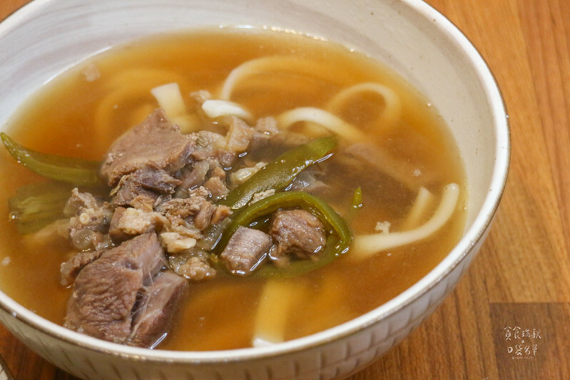 宅配美食｜彷彿現煮的美味！濃郁湯頭、牛香氣四溢～懶人福音牛肉麵！紅燒牛肉麵、剝皮辣椒牛肉麵｜大成享點子