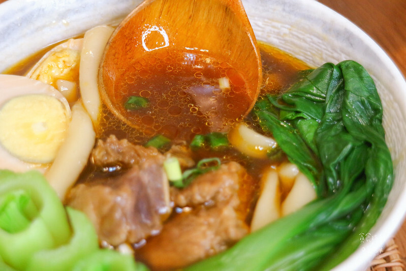 宅配美食｜彷彿現煮的美味！濃郁湯頭、牛香氣四溢～懶人福音牛肉麵！紅燒牛肉麵、剝皮辣椒牛肉麵｜大成享點子