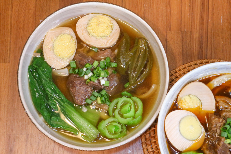 宅配美食｜彷彿現煮的美味！濃郁湯頭、牛香氣四溢～懶人福音牛肉麵！紅燒牛肉麵、剝皮辣椒牛肉麵｜大成享點子
