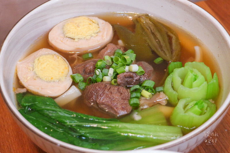 宅配美食｜彷彿現煮的美味！濃郁湯頭、牛香氣四溢～懶人福音牛肉麵！紅燒牛肉麵、剝皮辣椒牛肉麵｜大成享點子