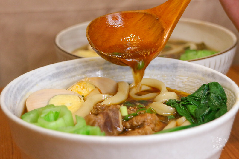 宅配美食｜彷彿現煮的美味！濃郁湯頭、牛香氣四溢～懶人福音牛肉麵！紅燒牛肉麵、剝皮辣椒牛肉麵｜大成享點子