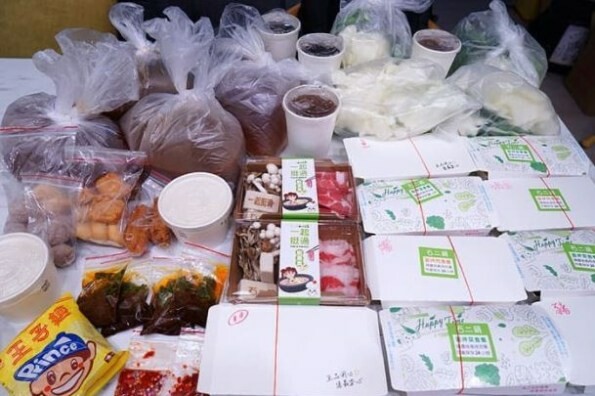 台中薑母鴨｜冬天限定必吃美食，傳統炭燒爐火，食材品項選擇多，越冷排隊人潮就越多！！