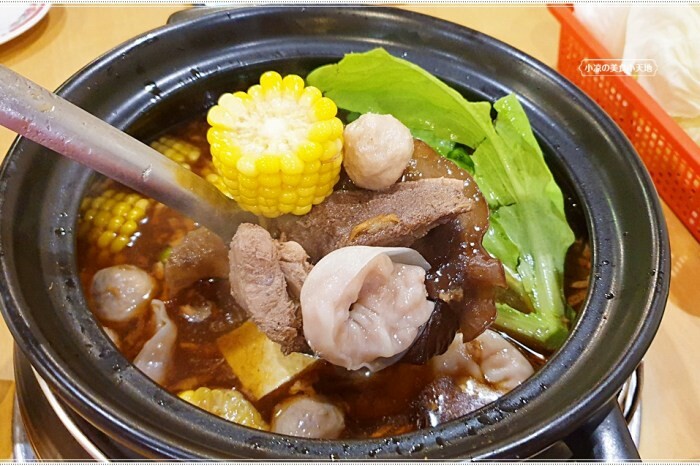 台中薑母鴨｜冬天限定必吃美食，傳統炭燒爐火，食材品項選擇多，越冷排隊人潮就越多！！