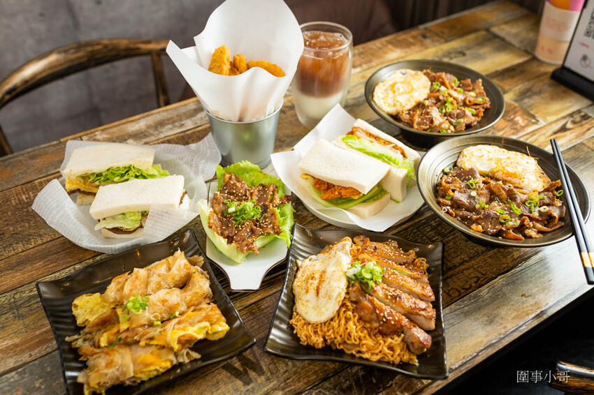 內壢早午餐推薦-醬饌燒肉蛋吐司，抹上獨家烤肉醬汁的各式美味燒肉吐司！活力滿點而且大碗好吃的各式丼飯！連手工蔥油餅跟炒麵都好好吃啊～ @圍事小哥的幸福相框